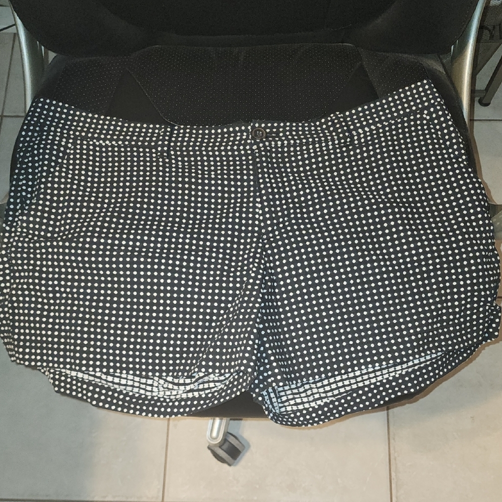 Old Navy Women's Black and White Patterned Shorts